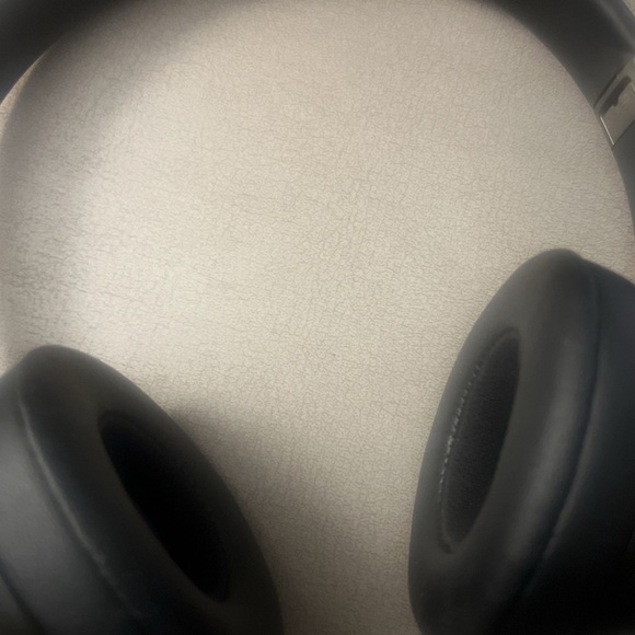 Black Over-Ear Headphones with Large Ear Cups and Comfortable Headband beats - Picture 1 of 5